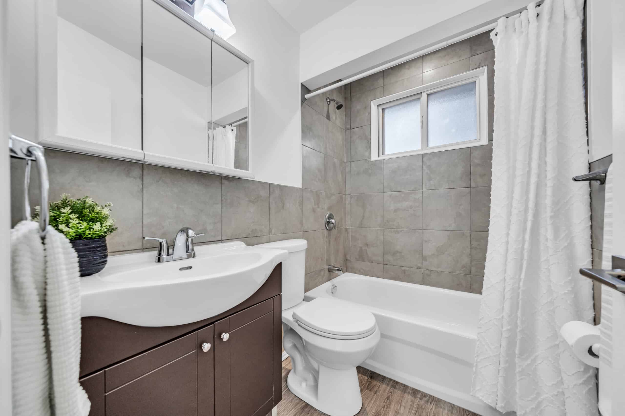 180 Glow Ave, Hamilton _ HR 20