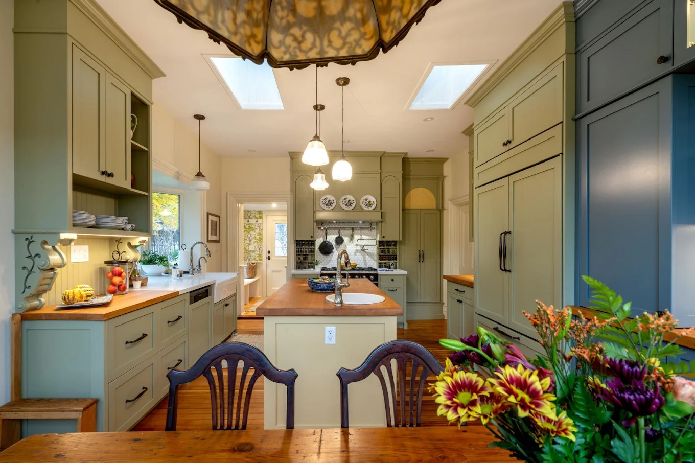 Completed kitchen renovation by Gateway Group in Hamilton Ontario — custom cabinetry and quartz countertops